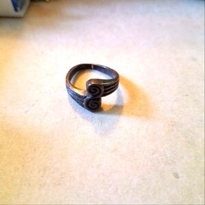 Elegant Sterling Silver Swirl Ring